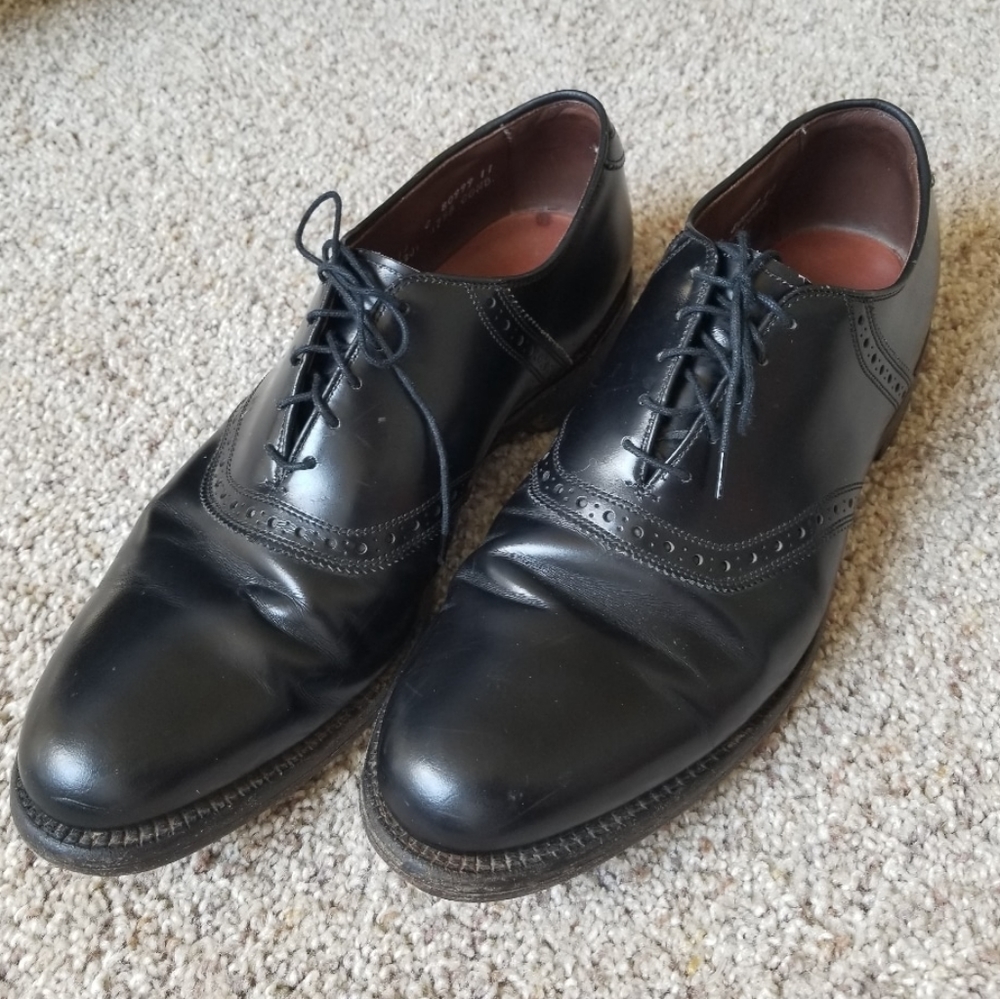 Allen Edmonds leather dress shoes. Mens Size 11